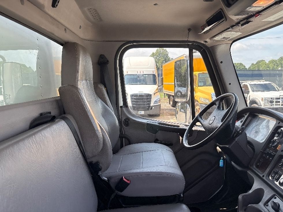 Medium Duty Box Truck-Light and Medium Duty Trucks-Freightliner-2020-M211264S-Greensboro-NC-193,028\n\t\tmiles-$ 90,000 - Image 22