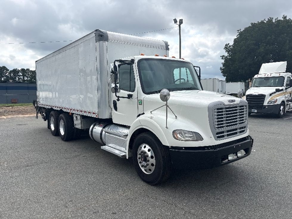 Medium Duty Box Truck-Light and Medium Duty Trucks-Freightliner-2020-M211264S-Greensboro-NC-255,999\n\t\tmiles-$ 82,500 - Image 1