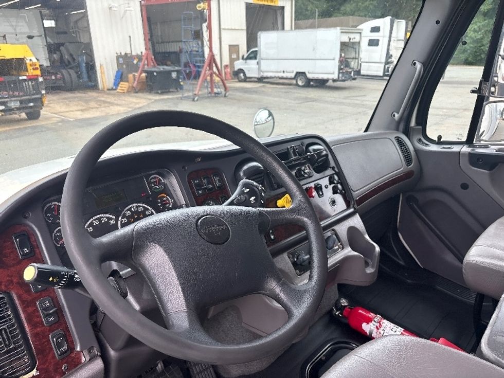 Medium Duty Box Truck-Light and Medium Duty Trucks-Freightliner-2020-M211264S-Greensboro-NC-255,999\n\t\tmiles-$ 82,500 - Image 17