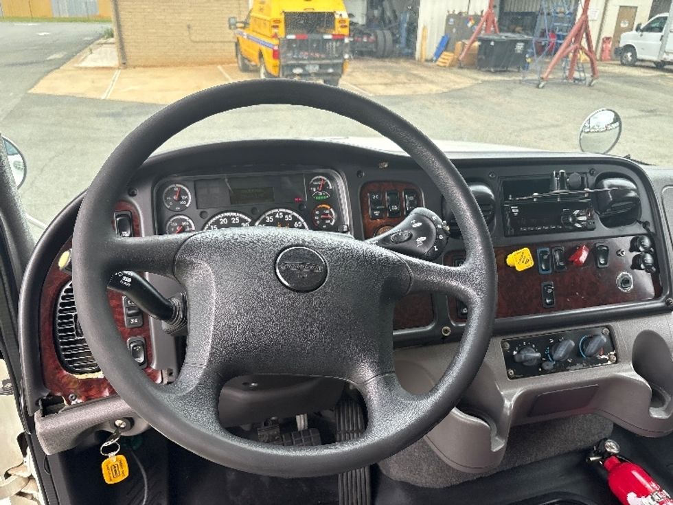 Medium Duty Box Truck-Light and Medium Duty Trucks-Freightliner-2020-M211264S-Greensboro-NC-255,999\n\t\tmiles-$ 82,500 - Image 18