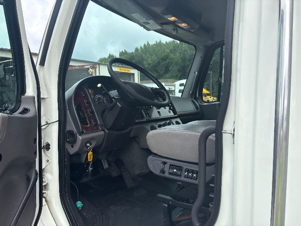 Medium Duty Box Truck-Light and Medium Duty Trucks-Freightliner-2020-M211264S-Greensboro-NC-255,999\n\t\tmiles-$ 82,500 - Image 16