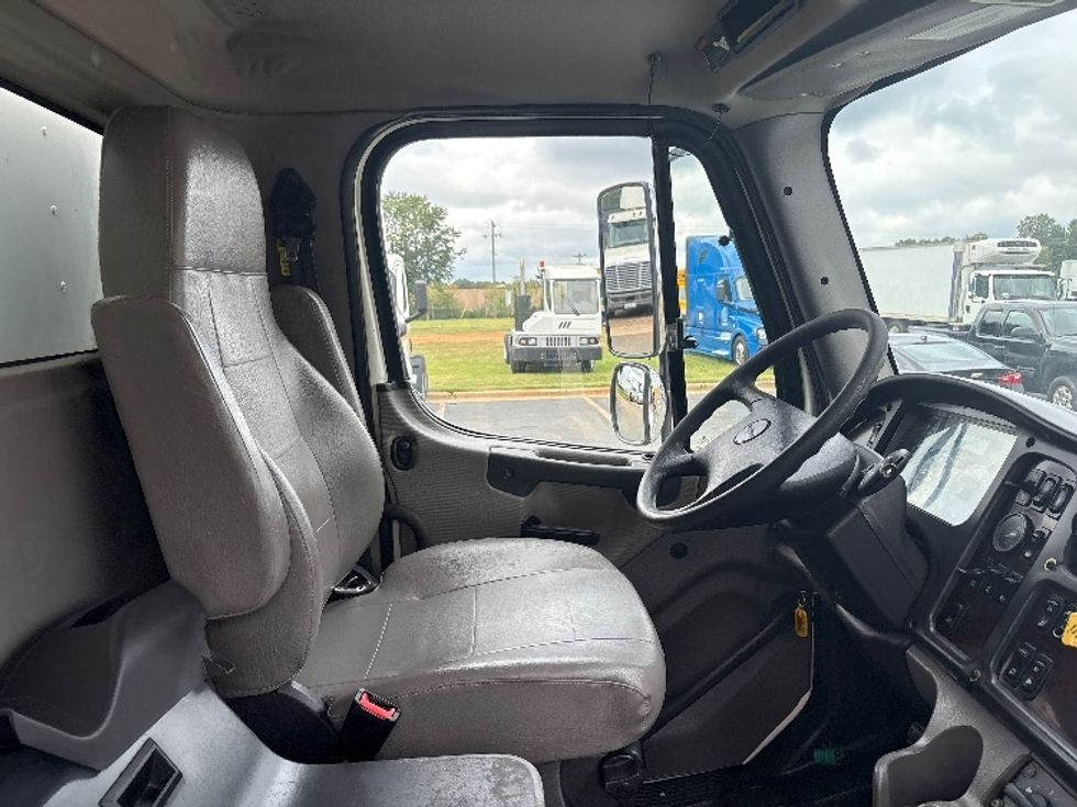 Medium Duty Box Truck-Light and Medium Duty Trucks-Freightliner-2020-M211264S-Greensboro-NC-255,999\n\t\tmiles-$ 82,500 - Image 22