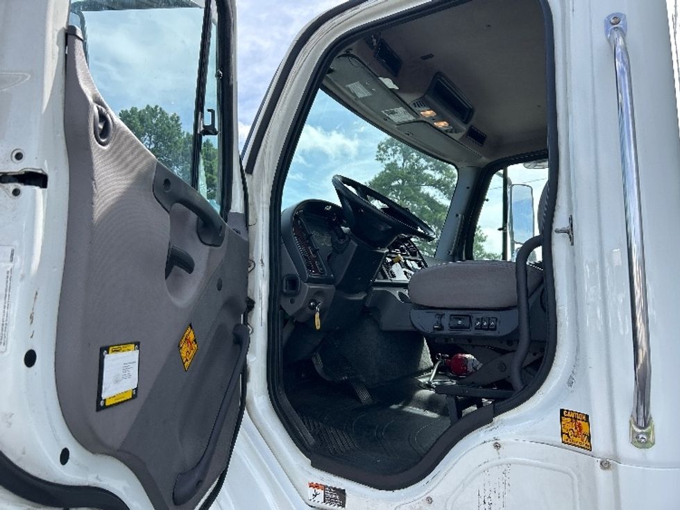 Medium Duty Box Truck-Light and Medium Duty Trucks-Freightliner-2020-M211264S-Homewood-AL-317,977\n\t\tmiles-$ 79,000 - Image 16