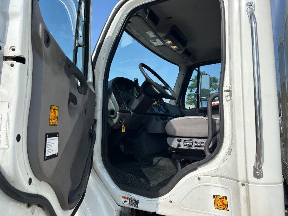 Medium Duty Box Truck-Light and Medium Duty Trucks-Freightliner-2020-M211264S-Homewood-AL-340,371\n\t\tmiles-$ 70,000 - Image 16