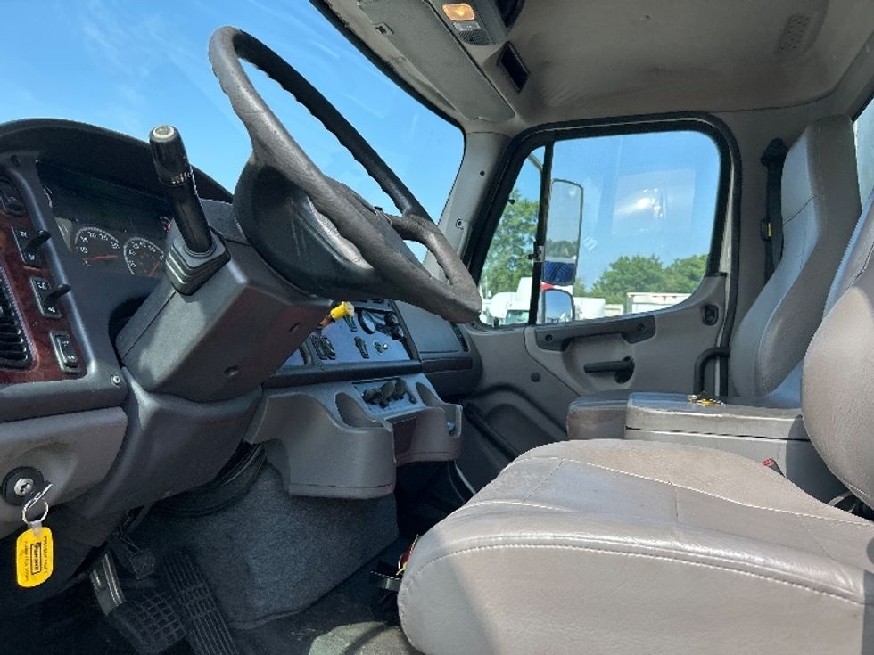 Medium Duty Box Truck-Light and Medium Duty Trucks-Freightliner-2020-M211264S-Homewood-AL-340,371\n\t\tmiles-$ 70,000 - Image 17