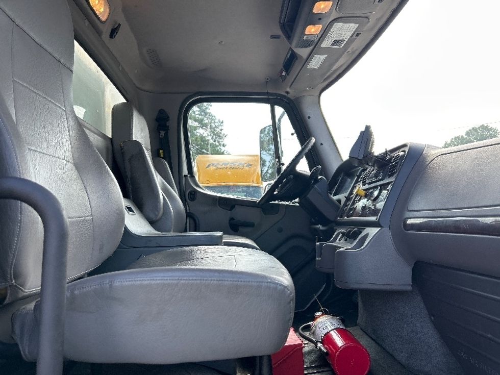 Medium Duty Box Truck-Light and Medium Duty Trucks-Freightliner-2020-M211264S-Homewood-AL-340,371\n\t\tmiles-$ 70,000 - Image 22