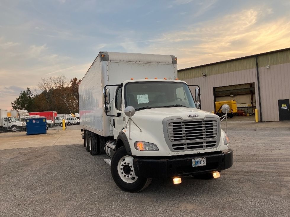 Medium Duty Box Truck-Light and Medium Duty Trucks-Freightliner-2020-M211264S-Hueytown-AL-321,441\n\t\tmiles-$ 90,750 - Image 1