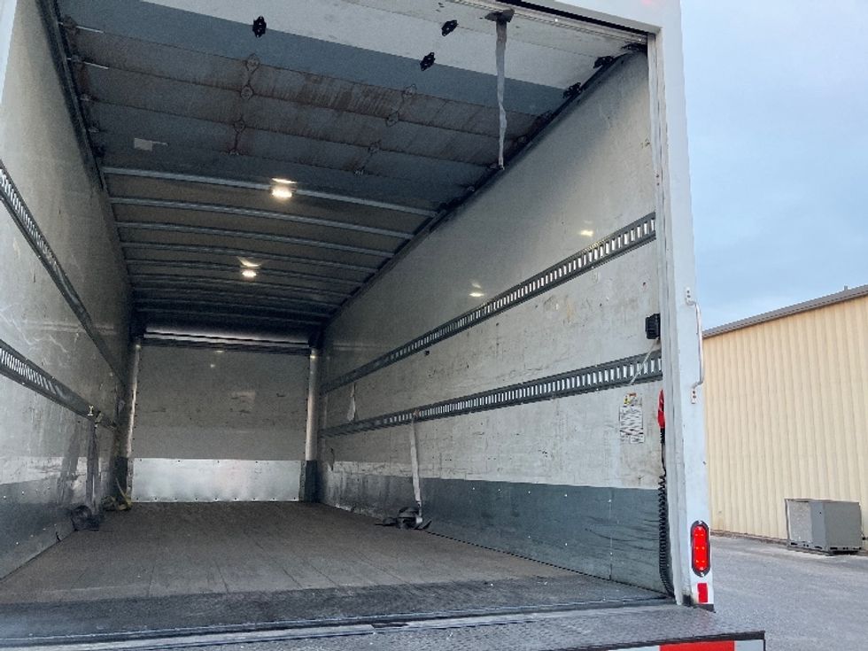 Medium Duty Box Truck-Light and Medium Duty Trucks-Freightliner-2020-M211264S-Hueytown-AL-321,441\n\t\tmiles-$ 90,750 - Image 12