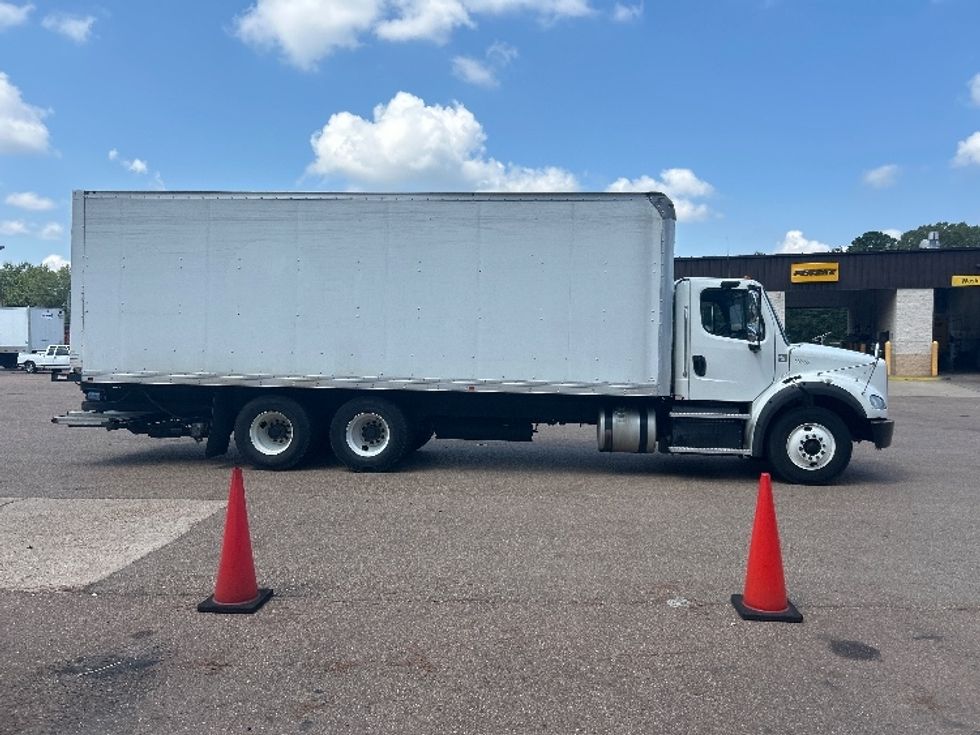 Medium Duty Box Truck-Light and Medium Duty Trucks-Freightliner-2020-M211264S-Jackson-MS-251,650\n\t\tmiles-$ 96,500 - Image 15