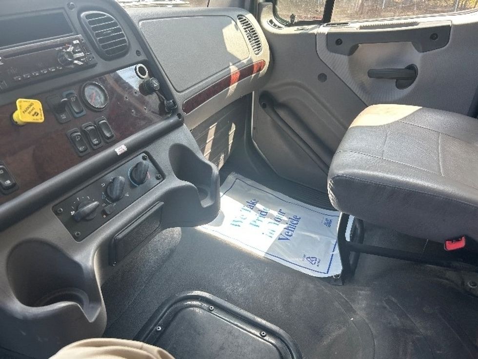 Medium Duty Box Truck-Light and Medium Duty Trucks-Freightliner-2020-M211264S-Jackson-MS-251,650\n\t\tmiles-$ 96,500 - Image 19