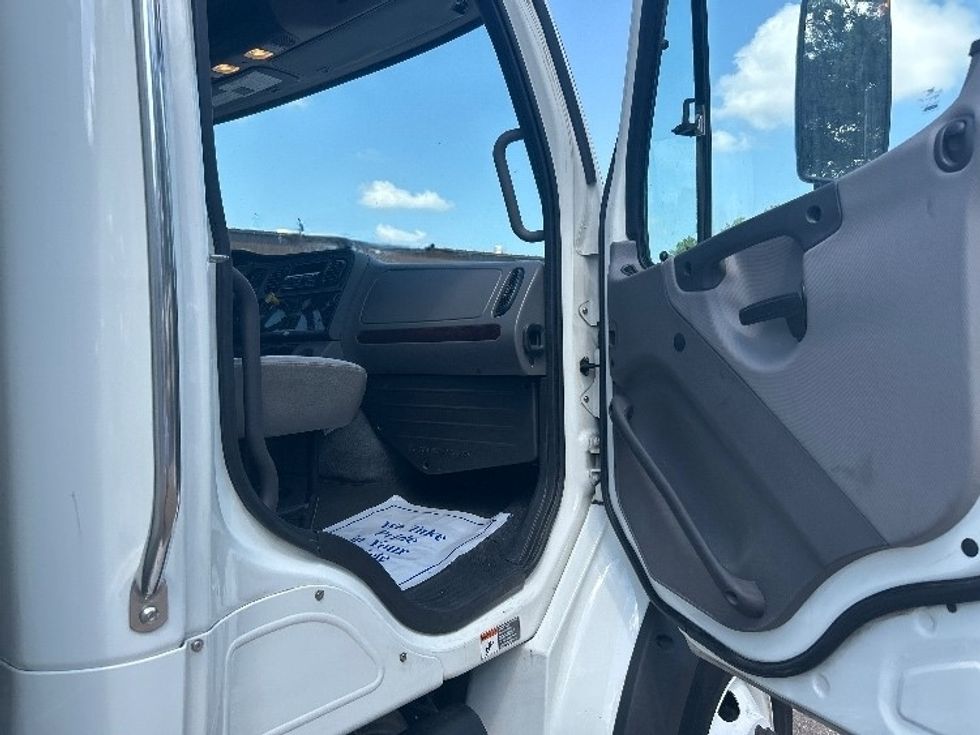 Medium Duty Box Truck-Light and Medium Duty Trucks-Freightliner-2020-M211264S-Jackson-MS-251,650\n\t\tmiles-$ 96,500 - Image 20
