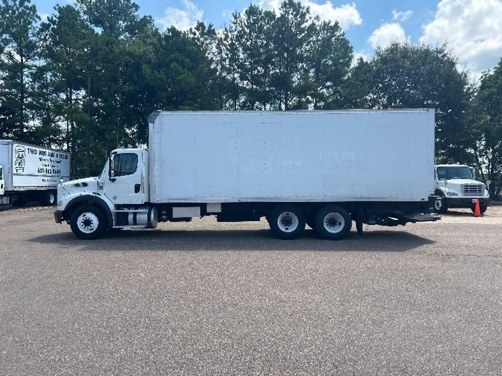 Medium Duty Box Truck-Light and Medium Duty Trucks-Freightliner-2020-M211264S-Jackson-MS-251,650\n\t\tmiles-$ 96,500 - Image 4