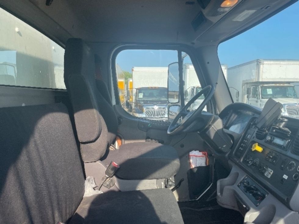 Medium Duty Box Truck-Light and Medium Duty Trucks-Freightliner-2020-M211264S-Lansing-MI-519,450\n\t\tmiles-$ 73,250 - Image 12