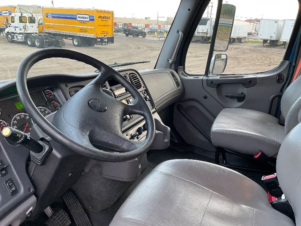 Medium Duty Box Truck-Light and Medium Duty Trucks-Freightliner-2020-M211264S-Londonderry-NH-164,461\n\t\tmiles-$ 95,000 - Image 17