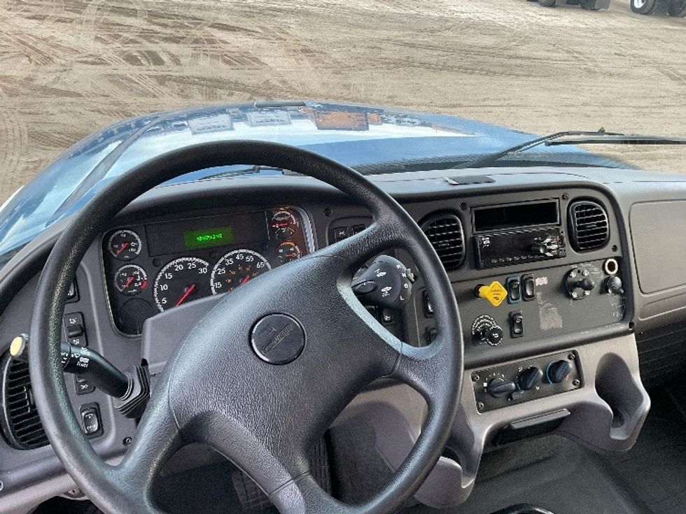 Medium Duty Box Truck-Light and Medium Duty Trucks-Freightliner-2020-M211264S-Londonderry-NH-164,461\n\t\tmiles-$ 95,000 - Image 18