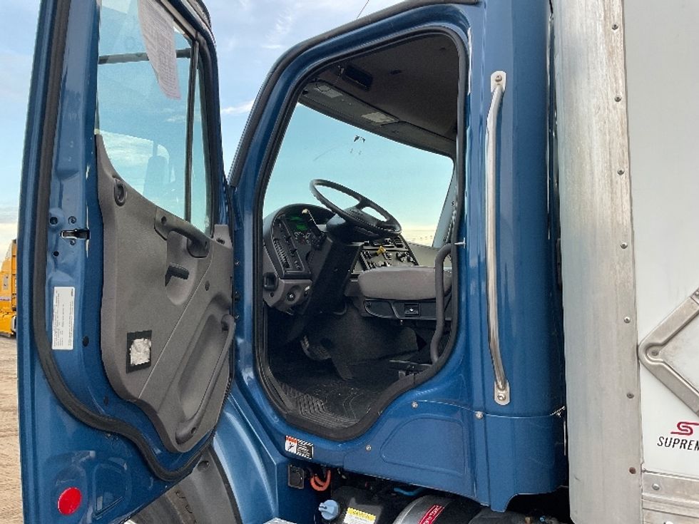 Medium Duty Box Truck-Light and Medium Duty Trucks-Freightliner-2020-M211264S-Londonderry-NH-164,461\n\t\tmiles-$ 95,000 - Image 16