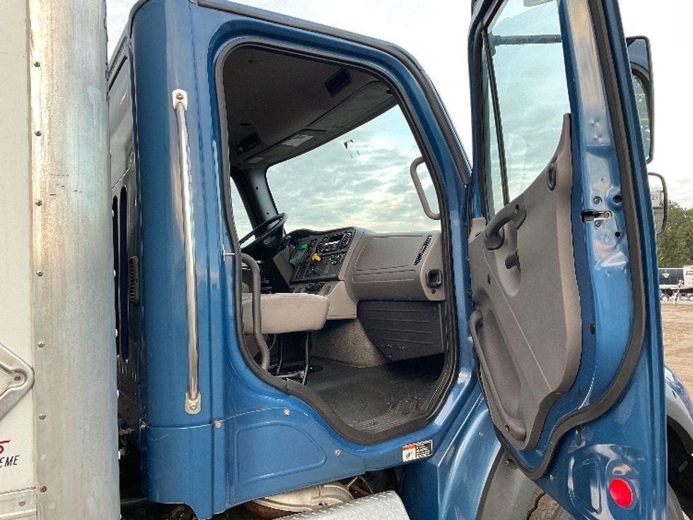 Medium Duty Box Truck-Light and Medium Duty Trucks-Freightliner-2020-M211264S-Londonderry-NH-164,461\n\t\tmiles-$ 95,000 - Image 20