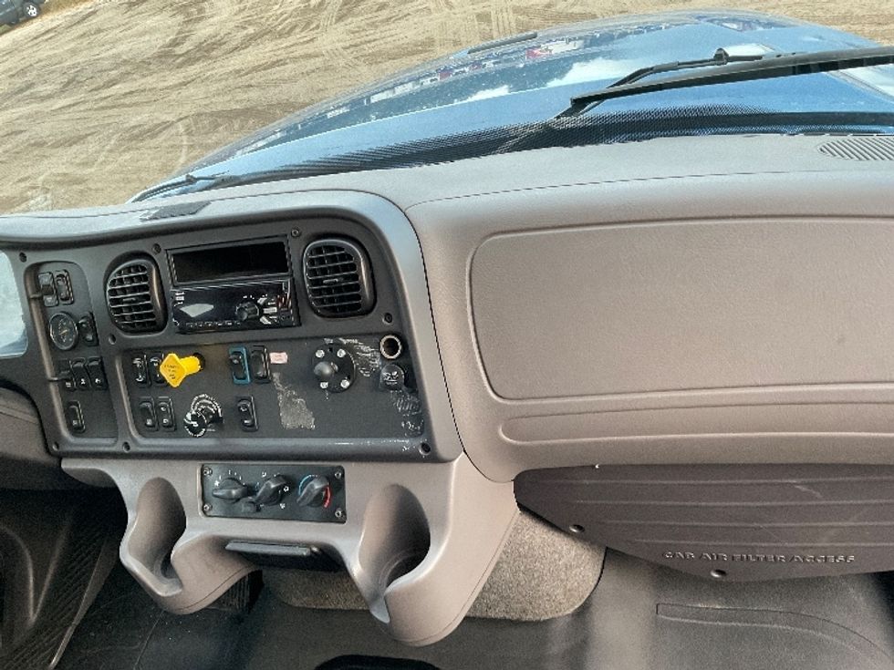 Medium Duty Box Truck-Light and Medium Duty Trucks-Freightliner-2020-M211264S-Londonderry-NH-164,461\n\t\tmiles-$ 95,000 - Image 21