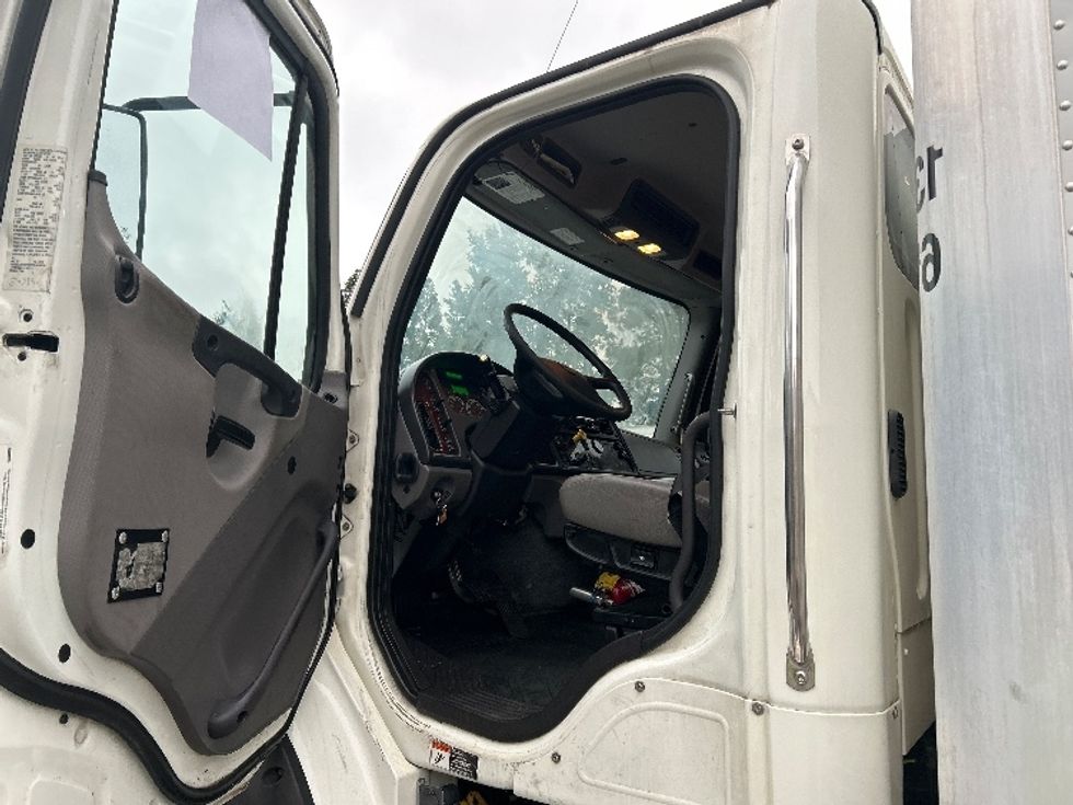 Medium Duty Box Truck-Light and Medium Duty Trucks-Freightliner-2020-M211264S-Mebane-NC-153,303\n\t\tmiles-$ 91,500 - Image 16