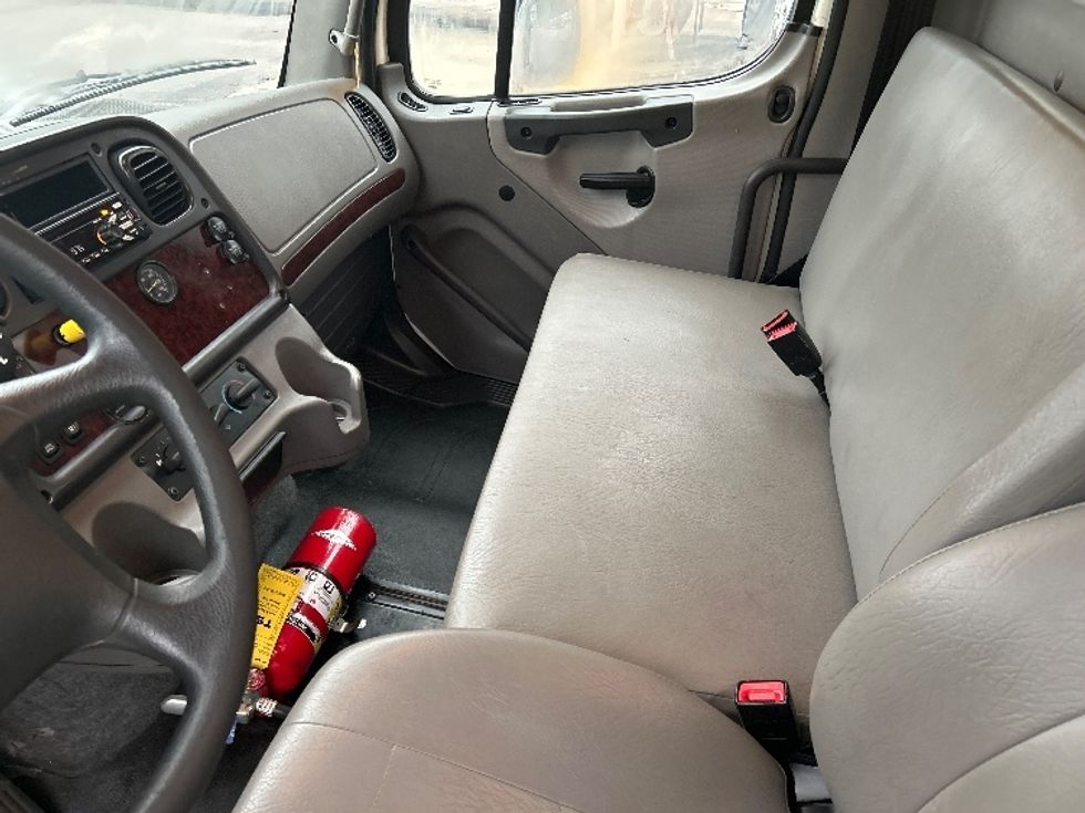 Medium Duty Box Truck-Light and Medium Duty Trucks-Freightliner-2020-M211264S-Mebane-NC-153,303\n\t\tmiles-$ 91,500 - Image 19