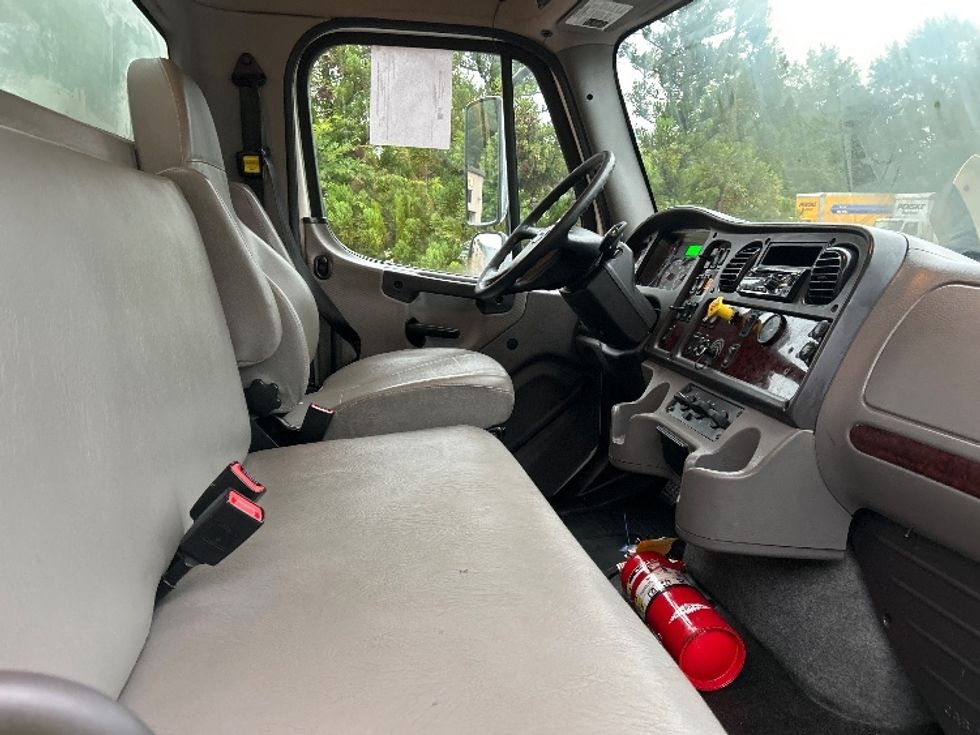 Medium Duty Box Truck-Light and Medium Duty Trucks-Freightliner-2020-M211264S-Mebane-NC-153,303\n\t\tmiles-$ 91,500 - Image 22
