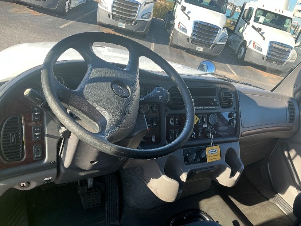 Medium Duty Box Truck-Light and Medium Duty Trucks-Freightliner-2020-M211264S-Mobile-AL-292,416\n\t\tmiles-$ 91,500 - Image 18