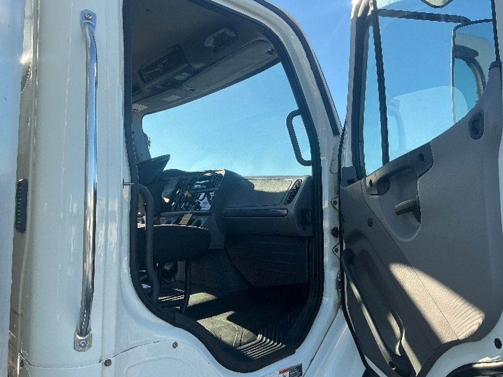 Medium Duty Box Truck-Light and Medium Duty Trucks-Freightliner-2020-M211264S-Mobile-AL-292,416\n\t\tmiles-$ 91,500 - Image 20
