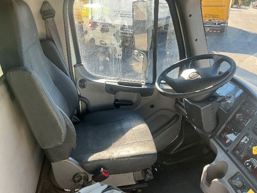 Medium Duty Box Truck-Light and Medium Duty Trucks-Freightliner-2020-M211264S-Mobile-AL-292,416\n\t\tmiles-$ 91,500 - Image 22