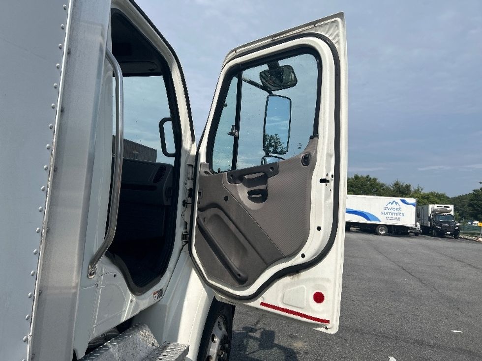 Medium Duty Box Truck-Light and Medium Duty Trucks-Freightliner-2020-M211264S-Montgomery-NY-329,778\n\t\tmiles-$ 68,500 - Image 20