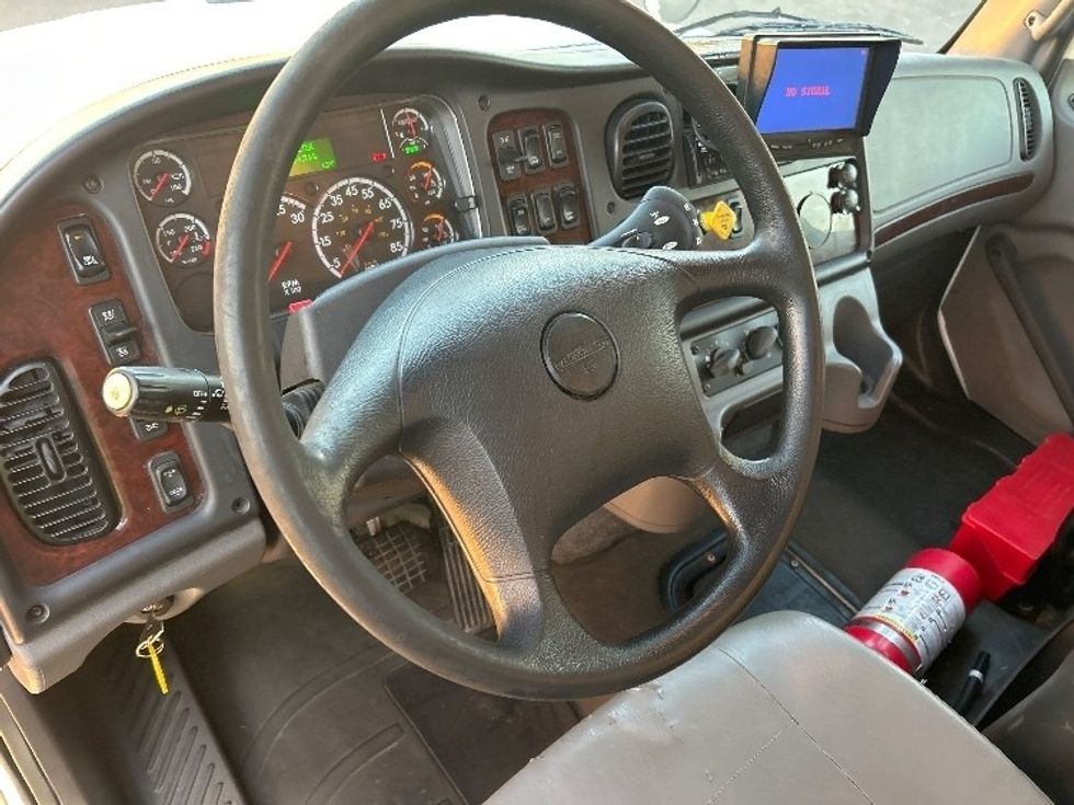 Medium Duty Box Truck-Light and Medium Duty Trucks-Freightliner-2020-M211264S-Olive Branch-MS-322,394\n\t\tmiles-$ 80,500 - Image 17