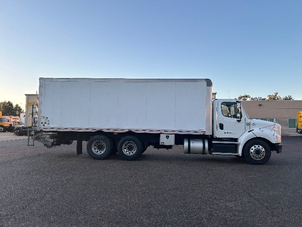 Medium Duty Box Truck-Light and Medium Duty Trucks-Freightliner-2020-M211264S-Olive Branch-MS-322,394\n\t\tmiles-$ 80,500 - Image 15