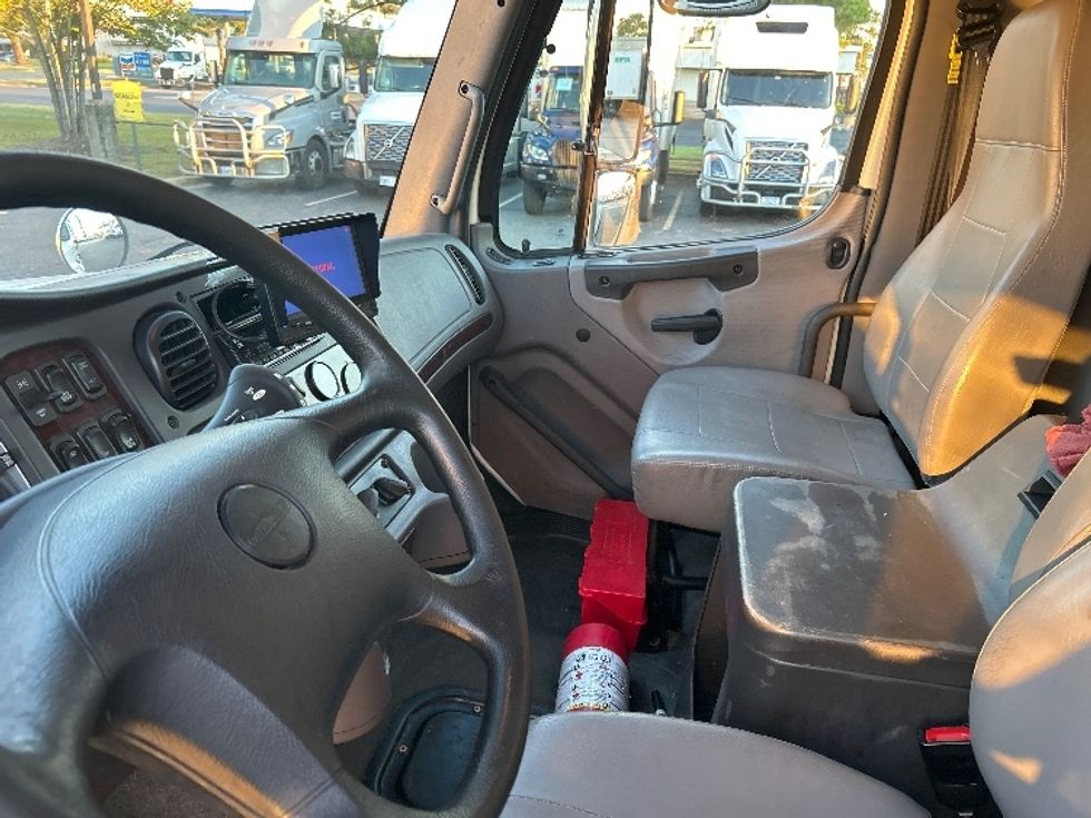 Medium Duty Box Truck-Light and Medium Duty Trucks-Freightliner-2020-M211264S-Olive Branch-MS-322,394\n\t\tmiles-$ 80,500 - Image 19