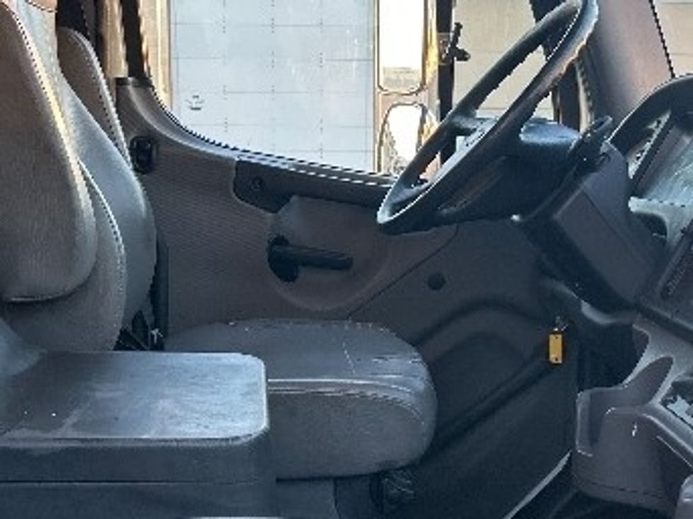Medium Duty Box Truck-Light and Medium Duty Trucks-Freightliner-2020-M211264S-Olive Branch-MS-322,394\n\t\tmiles-$ 80,500 - Image 22