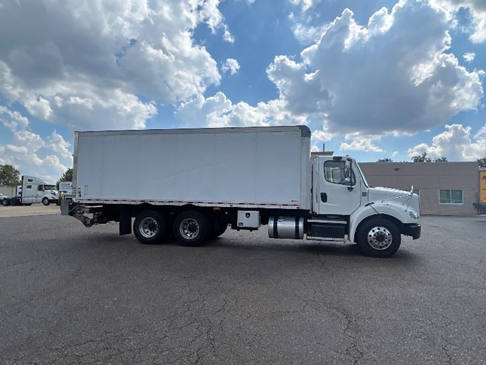 Medium Duty Box Truck-Light and Medium Duty Trucks-Freightliner-2020-M211264S-Olive Branch-MS-331,118\n\t\tmiles-$ 80,250 - Image 15