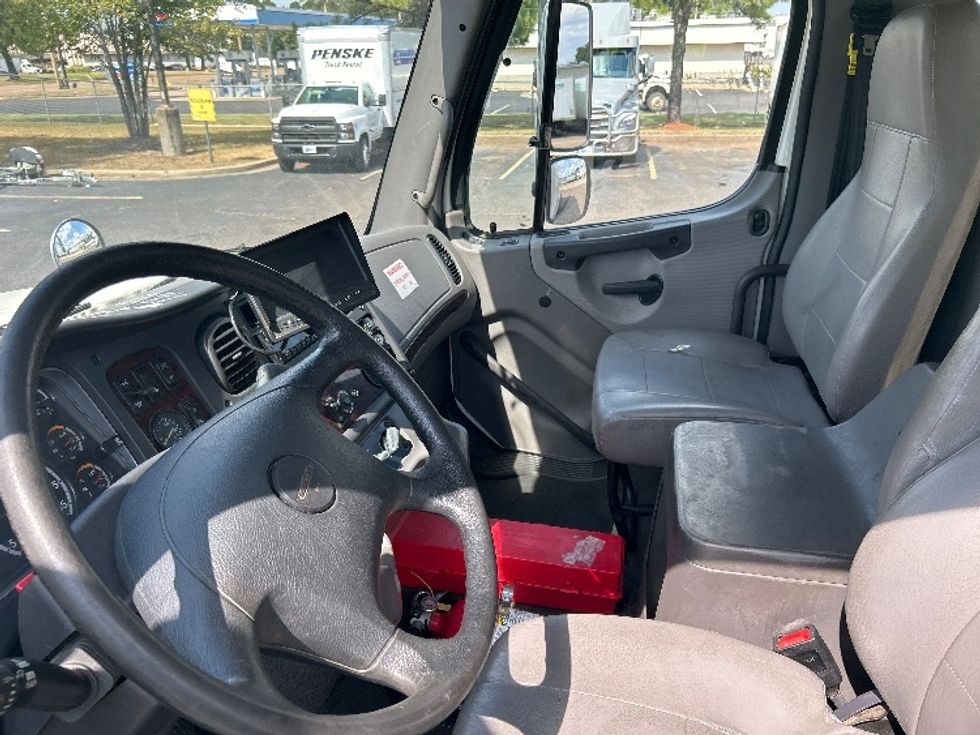 Medium Duty Box Truck-Light and Medium Duty Trucks-Freightliner-2020-M211264S-Olive Branch-MS-331,118\n\t\tmiles-$ 80,250 - Image 17