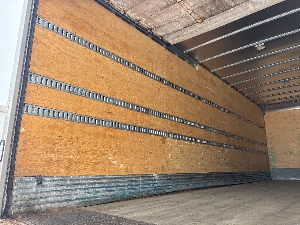 Medium Duty Box Truck-Light and Medium Duty Trucks-Freightliner-2020-M211264S-Ottawa-ON-390,662\n\t\tkm-$ 120,250 - Image 11