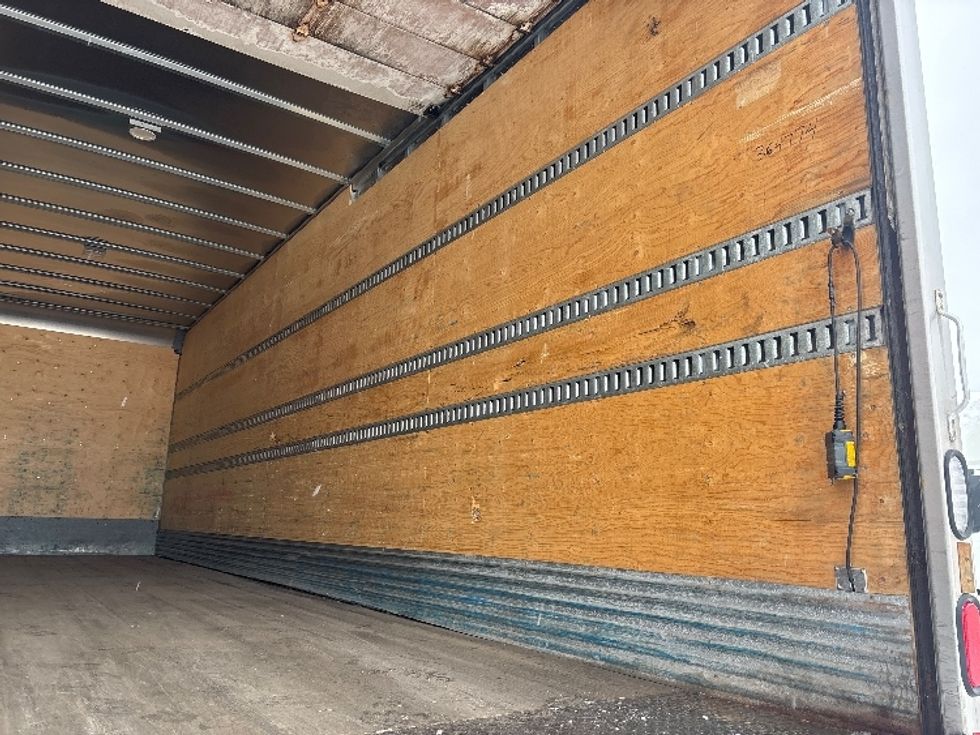 Medium Duty Box Truck-Light and Medium Duty Trucks-Freightliner-2020-M211264S-Ottawa-ON-390,662\n\t\tkm-$ 120,250 - Image 12
