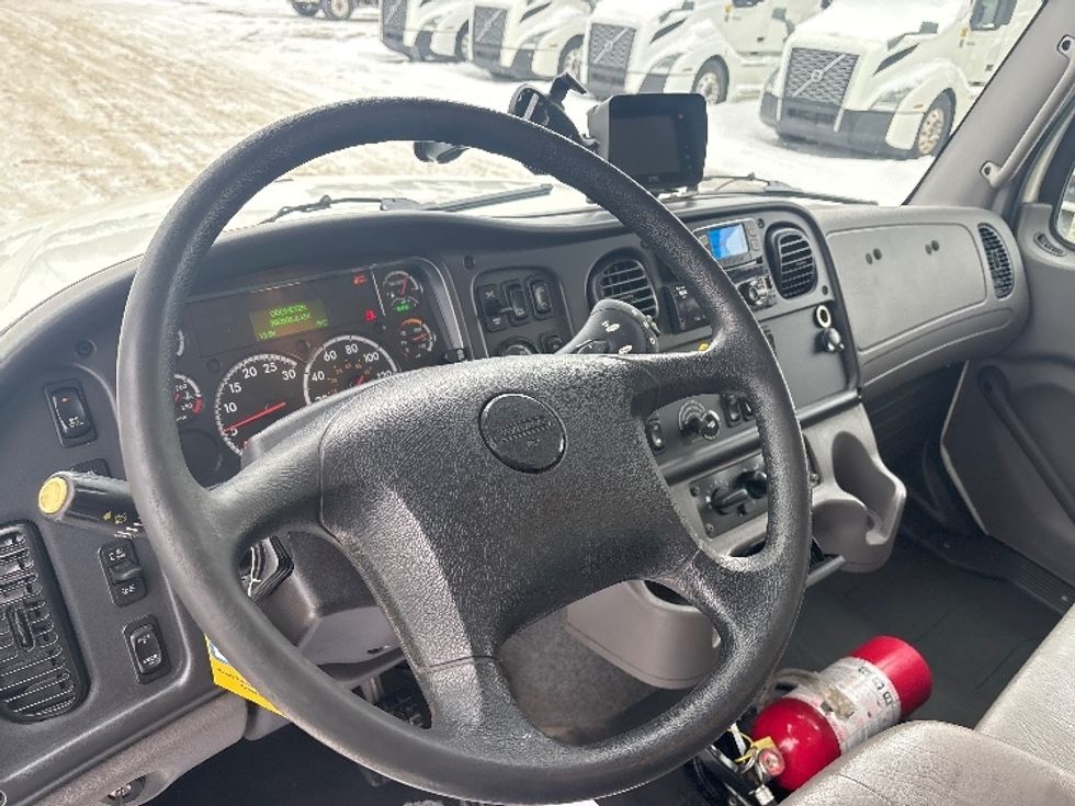 Medium Duty Box Truck-Light and Medium Duty Trucks-Freightliner-2020-M211264S-Ottawa-ON-390,662\n\t\tkm-$ 120,250 - Image 17