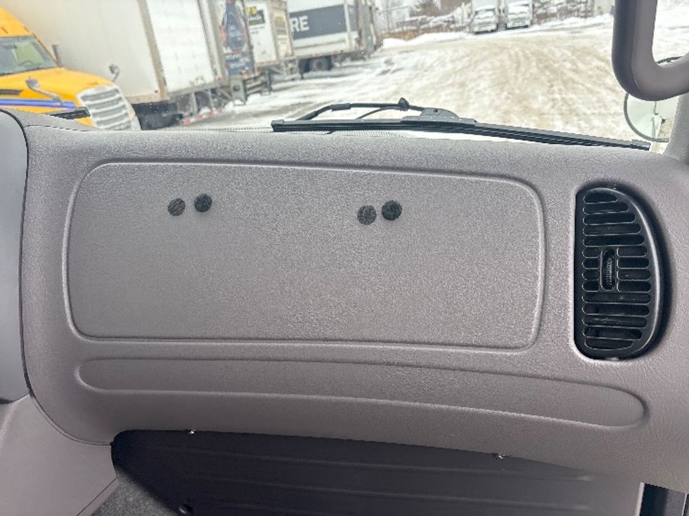 Medium Duty Box Truck-Light and Medium Duty Trucks-Freightliner-2020-M211264S-Ottawa-ON-390,662\n\t\tkm-$ 120,250 - Image 21