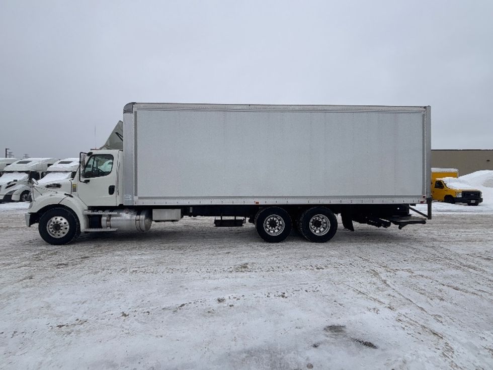 Medium Duty Box Truck-Light and Medium Duty Trucks-Freightliner-2020-M211264S-Ottawa-ON-390,662\n\t\tkm-$ 120,250 - Image 4