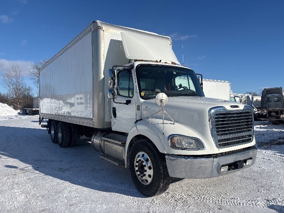 Medium Duty Box Truck-Light and Medium Duty Trucks-Freightliner-2020-M211264S-Ottawa-ON-430,101\n\t\tkm-$ 119,000 - Image 1
