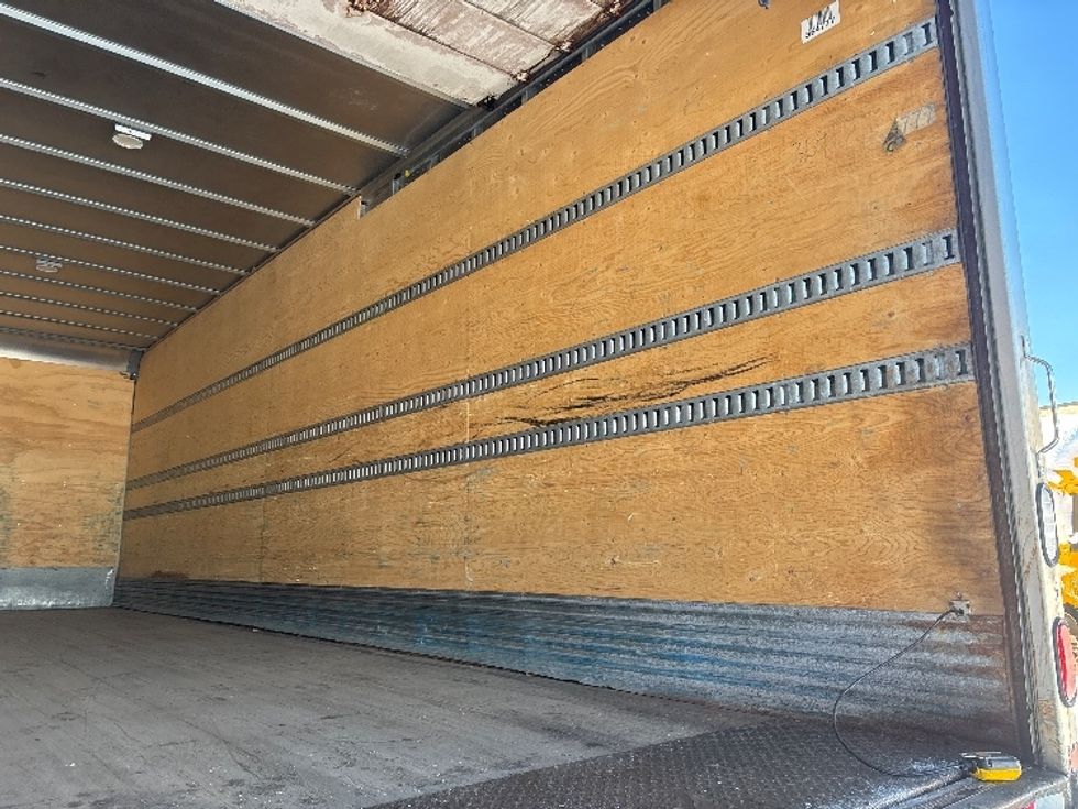 Medium Duty Box Truck-Light and Medium Duty Trucks-Freightliner-2020-M211264S-Ottawa-ON-430,101\n\t\tkm-$ 119,000 - Image 11