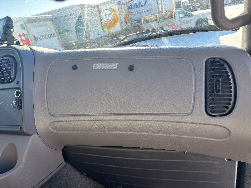 Medium Duty Box Truck-Light and Medium Duty Trucks-Freightliner-2020-M211264S-Ottawa-ON-430,101\n\t\tkm-$ 119,000 - Image 20