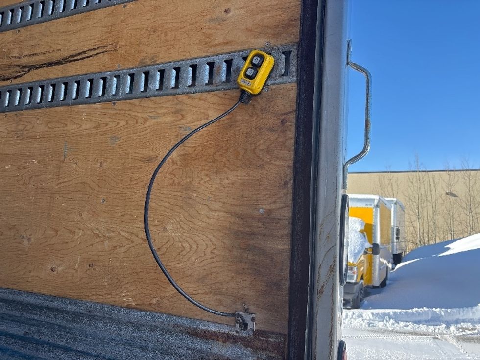 Medium Duty Box Truck-Light and Medium Duty Trucks-Freightliner-2020-M211264S-Ottawa-ON-430,101\n\t\tkm-$ 119,000 - Image 24