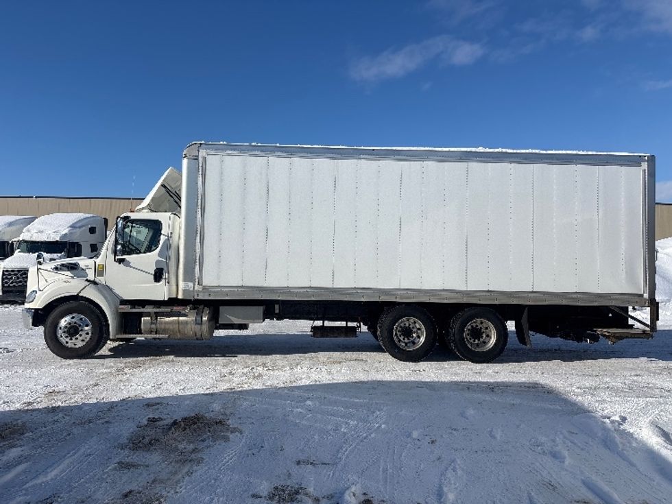 Medium Duty Box Truck-Light and Medium Duty Trucks-Freightliner-2020-M211264S-Ottawa-ON-430,101\n\t\tkm-$ 119,000 - Image 4
