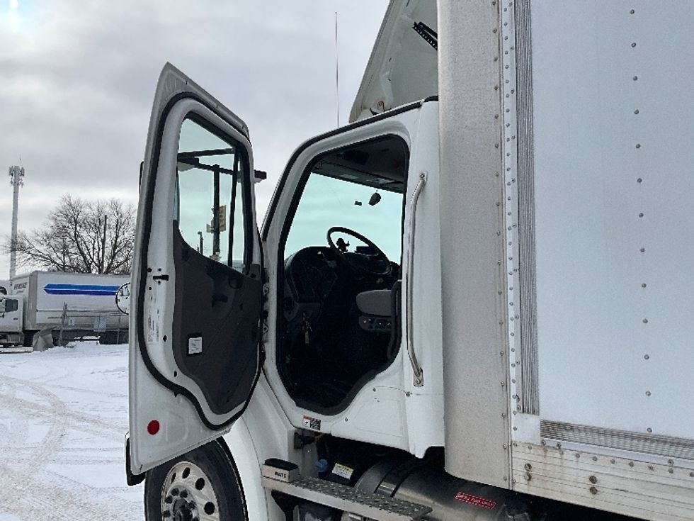 Medium Duty Box Truck-Light and Medium Duty Trucks-Freightliner-2020-M211264S-Ottawa-ON-440,775\n\t\tkm-$ 118,500 - Image 15