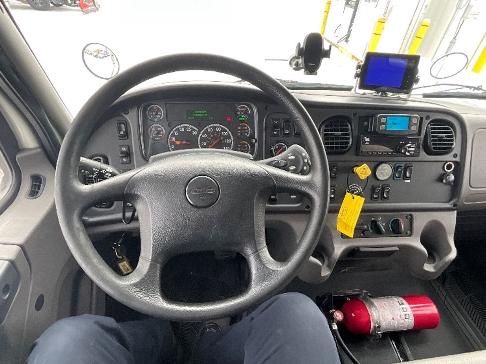 Medium Duty Box Truck-Light and Medium Duty Trucks-Freightliner-2020-M211264S-Ottawa-ON-440,775\n\t\tkm-$ 118,500 - Image 17