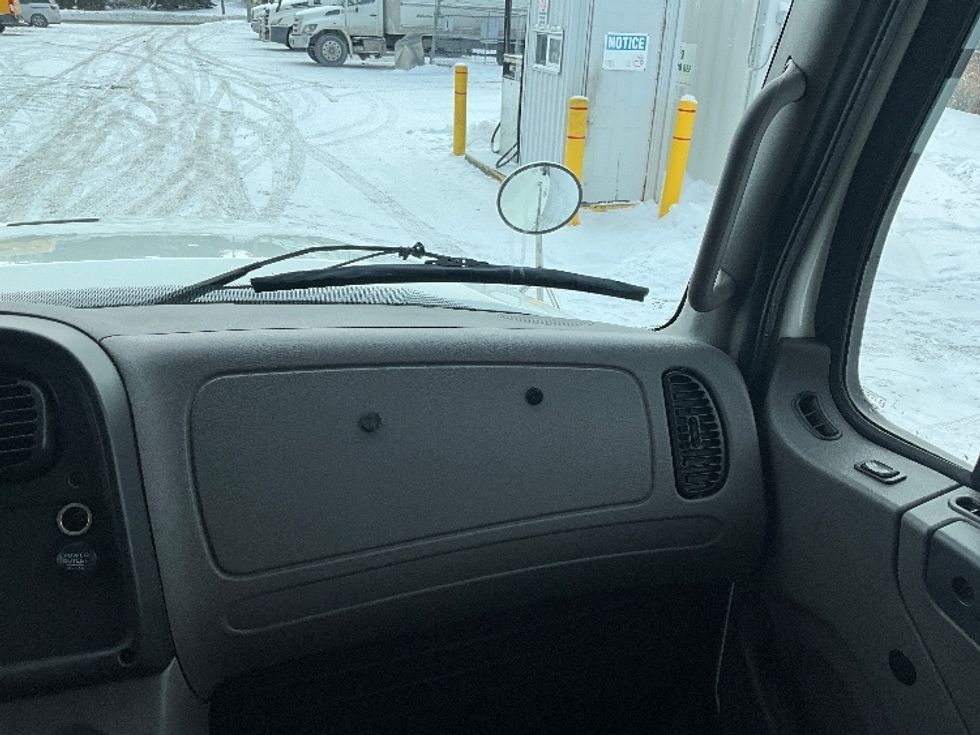 Medium Duty Box Truck-Light and Medium Duty Trucks-Freightliner-2020-M211264S-Ottawa-ON-440,775\n\t\tkm-$ 118,500 - Image 20