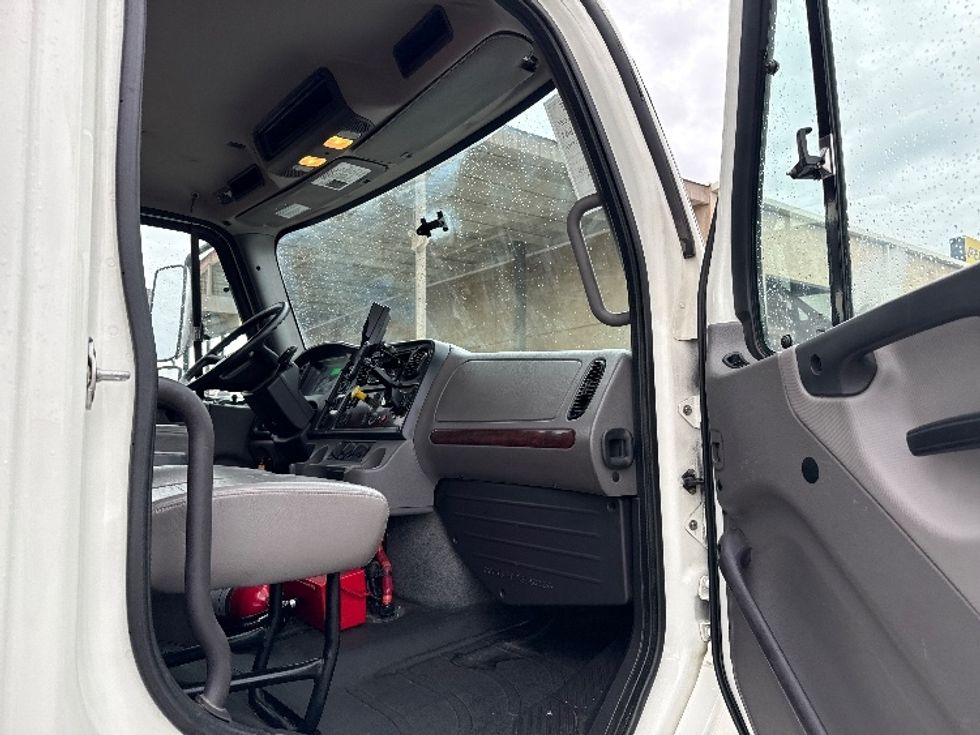Medium Duty Box Truck-Light and Medium Duty Trucks-Freightliner-2020-M211264S-Phoenix-AZ-323,542\n\t\tmiles-$ 79,500 - Image 19