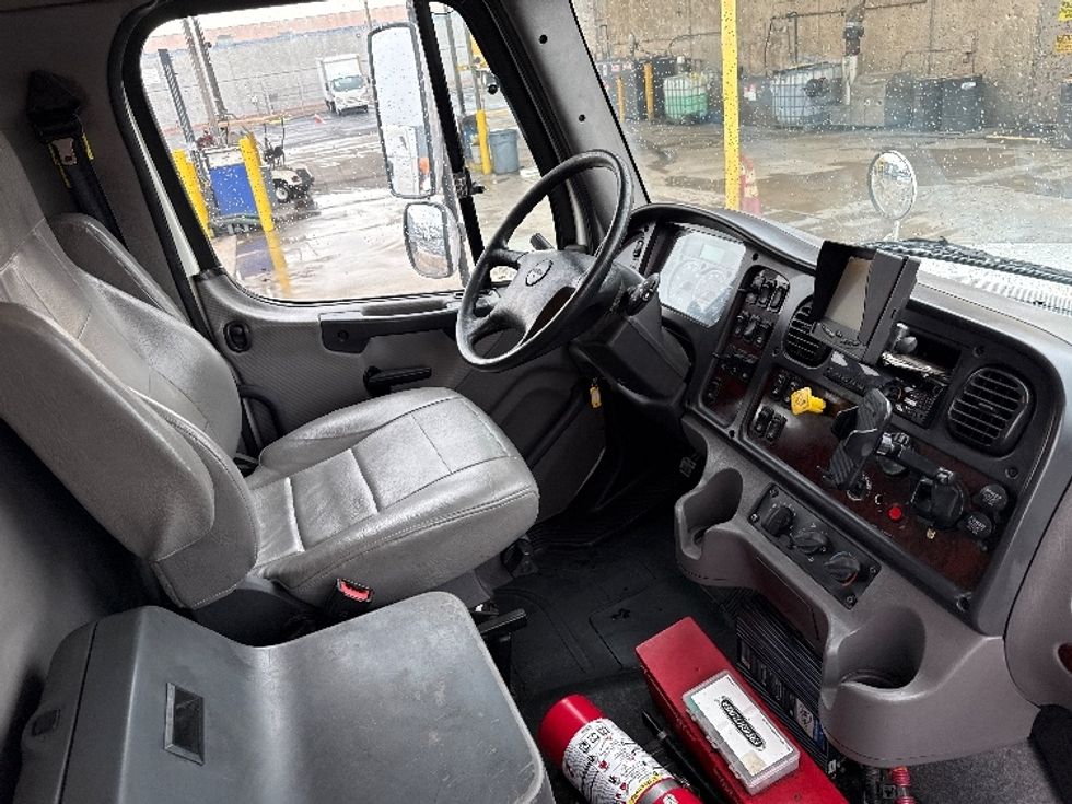 Medium Duty Box Truck-Light and Medium Duty Trucks-Freightliner-2020-M211264S-Phoenix-AZ-323,542\n\t\tmiles-$ 79,500 - Image 21